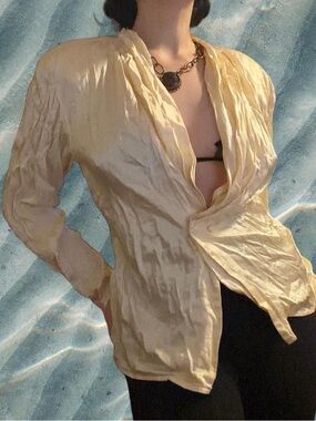 Antique Cream 100% silk blouse with a deep V neckline and long sleeves.